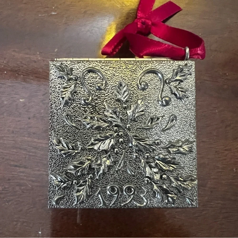 Hallmark 1993 ‘Silvery Noel’ Holiday Container Ornament